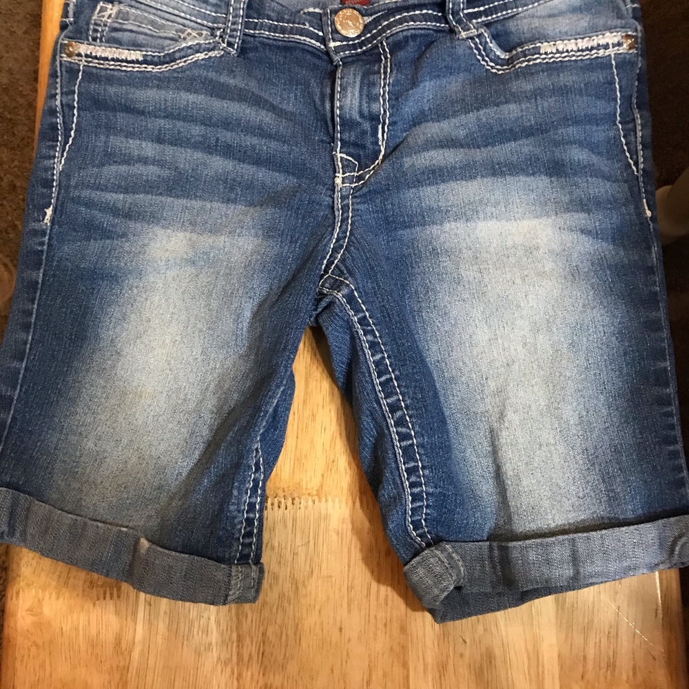 3/$12 Girls L.E.I. Chelsea low rise shorts size 10